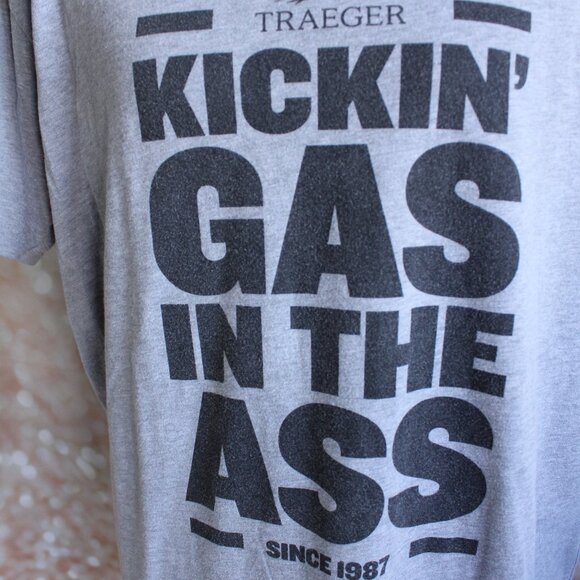 Traeger Men's L Gray Kickin Gas In The Ass Short Sleeve T-Shirt (Retired) - Picture 2 of 8